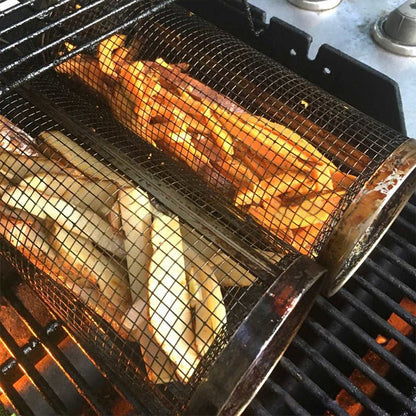 Barbecuemanden boven gloeiende kolen schuin van boven