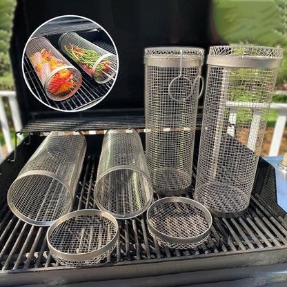Ronde barbecuemanden met openingen en deksels op een grill