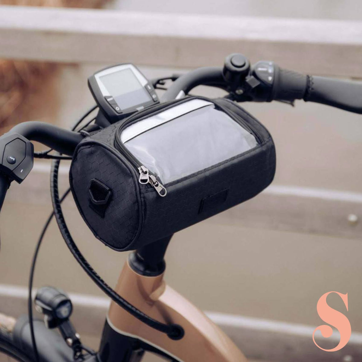 Zwarte fietsstuurtas met telefoonvenster aan een stuur