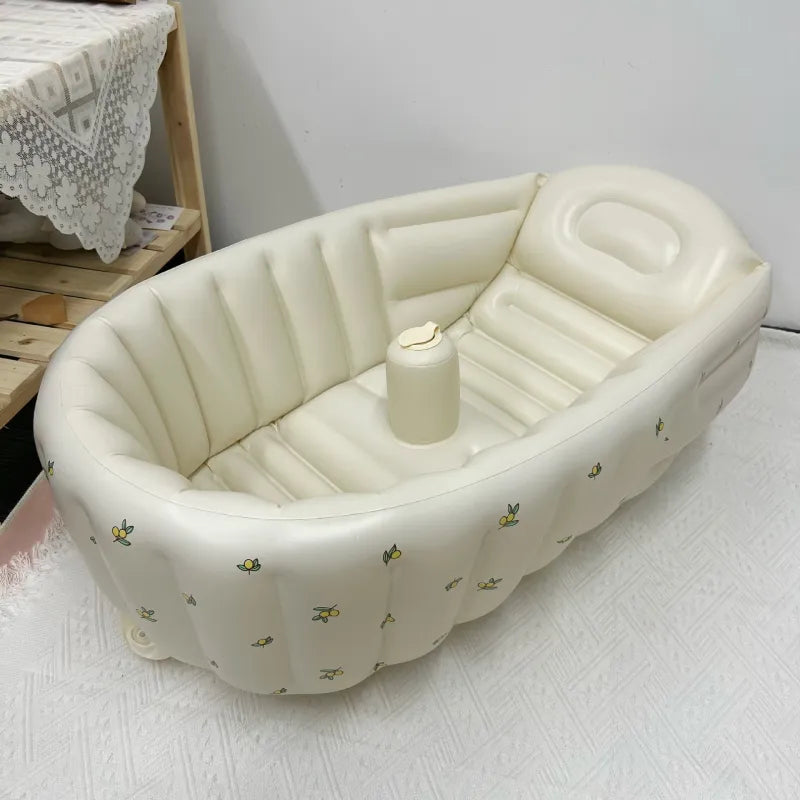 Crèmekleurig opblaasbaar babybadje met groene bladprint