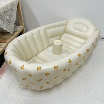 Crèmekleurig opblaasbaar babybadje met geelbruine figuurtjes
