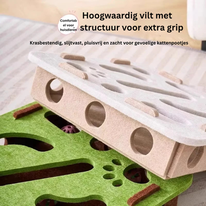 Detail van de vilten panelen en openingen van de speelbox