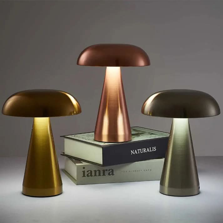 Verlichte Stella tafellampen met rechte voet in goud, roségoud en zilver
